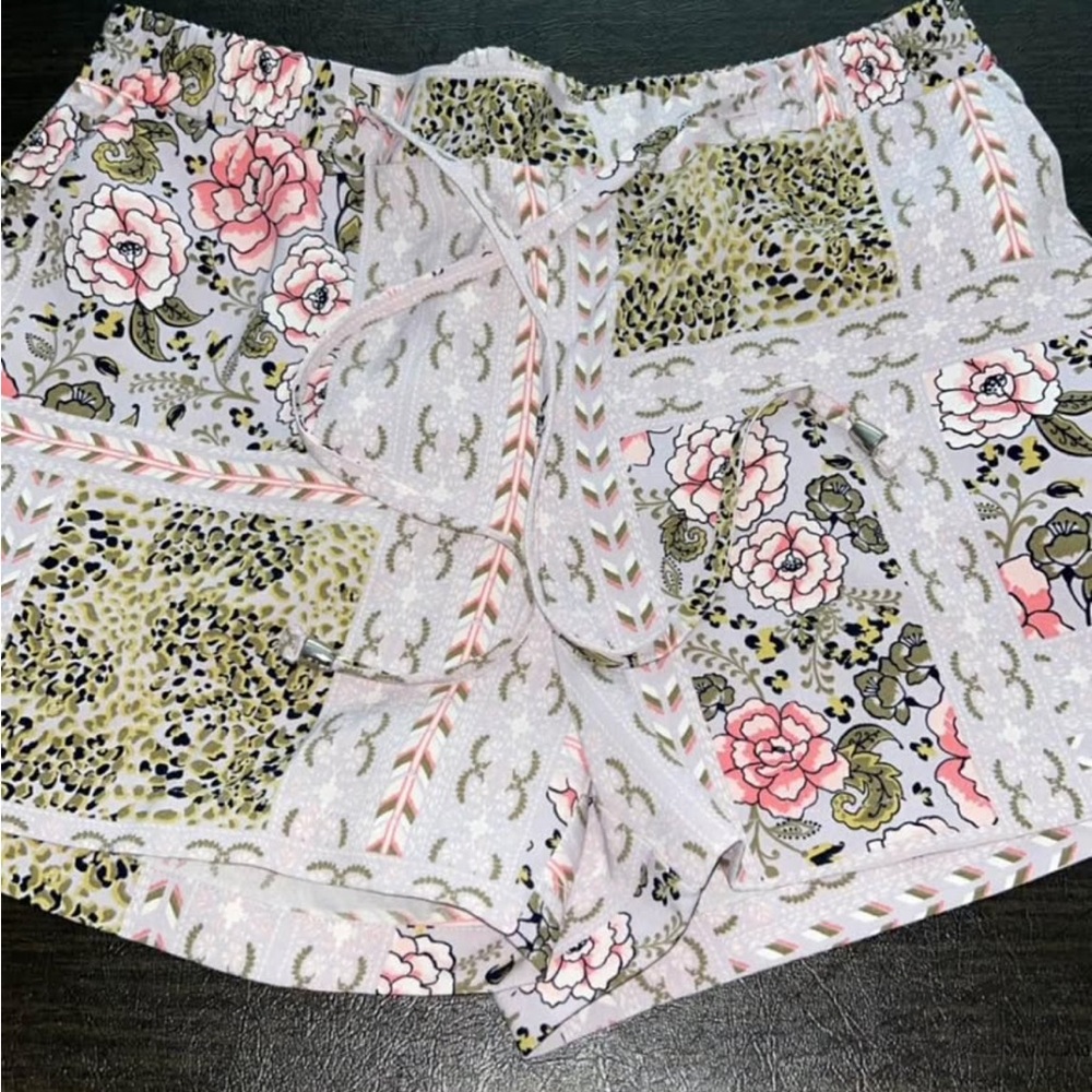Avenue Pink and Green Cargo Shorts with Relaxed Fit